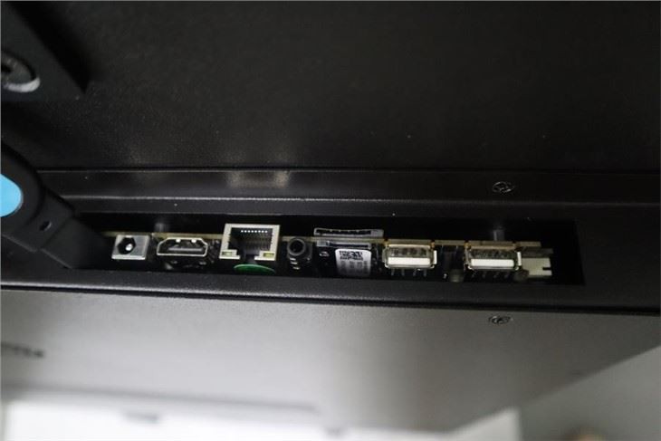 Hanging Window Facing LCD Signage